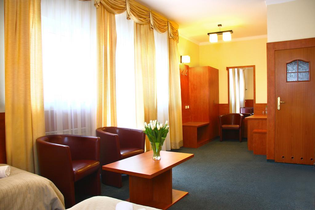 Hotelik & Restauracja Amber Raszyn Habitación foto